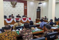 Suasana rapat di Gedung DPRD Trenggalek