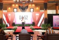 Salah satu peserta ASN Idol Pemkab Trenggalek paparkan gagasan pelayanan publik pada dewan juri di Pendopo