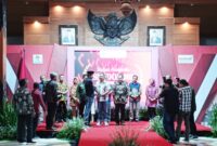 Suasana pemberian reward oleh Wakil Bupati Trenggalek pada para pemenang ASN Idol Pemkab Trenggalek di Pendopo 