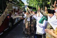 Saat Bupati Trenggalek Mochamad Nur Arifin lambaikan tangan pada rombongan JCH 