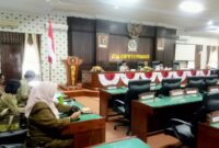 Suasana rapat kerja antara Badan Anggaran (Banggar) DPRD Trenggalek dengan Tim Anggaran Pemerintah Daerah (TAPD) membahas APBD Perubahan tahun 2023