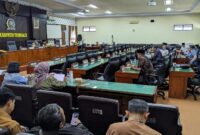 Situati rapat Badan Anggaran dengan pimpinan DPRD Trenggalek di aula Graha Paripurna