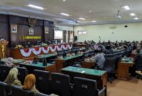 Suasana rapat Paripurna penyampaian pandangan umum fraksi atas rancangan APBD 2024