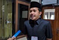 Wakil Bupati Trenggalek Syah Muhammad Natanegara usai ikuti Rapat Paripurna dengan agenda pengesahan Ranperda Pendidikan Pancasila dan Wawasan Kebangsaan di gedung DPRD Trenggalek.