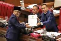 DPR RI resmi mengesahkan RUU tentang Perubahan UU Nomor 5 Tahun 2014 menjadi UU ASN 2023 pada Selasa (03/10/2023).