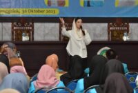 Ketua Tim Penggerak PKK Trenggalek Novita Hardini diundang STKIP PGRI untuk mengisi sekolah tamu