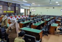 Suasana rapat kerja Badan Anggaran DPRD Trenggalek sebelum di tunda karena tidak penuhi Kuorum. Terlihat hanya ada satu anggota Banggar yang datang.