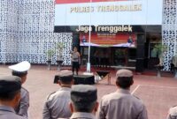 Foto : Kapolres Trenggalek saat melakukan apel pagi bersama Jajaran dan personil