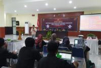 Foto Komisioner KPU Muhammad Indra Setiawan (Divisi perencanaan, data dan informasi) saat rapat kerja Evaluasi DPTb bersama stakeholder Terkait