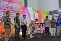 Pembukaan FL2SN ditandai dengan pemukulan gong oleh Wakil Bupati Trenggalek Syah Muhammad Natanegata