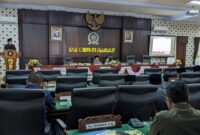 Wakil Bupati Trenggalek, Syah Muhammad Natanegara memberikan sambutan saat Rapat Paripurna di gedung DPRD Trenggalek