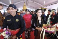 Saat Bupati Trenggalek Mochamad Nur Arifin hadiri peringatan Adat Longkangan di Pantai Blado, Kecamatan Munjungan. (Foto : Prokopim Trenggalek)