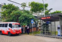 Bus Wisata milik Pemkab Trenggalek tengah terparkir di Bus Smart Transit yang ada di Pasar Pon.