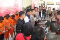 Suasana rilis Polres Trenggalek terhadap komplotan maling toko emas antar provinsi.