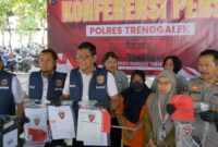 Kasatreskrim Polres Trenggalek gelar pers rilis dihalaman Mapolres Trenggalek