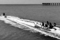 Ilustrasi wahana banana boat