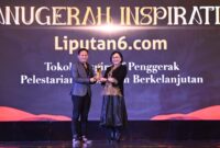 Bupati Trenggalek Mochammad Nur Arifin Raih Penghargaan untuk Pelestarian Ekosistem dalam ajang Cita dan Cipta 2024 yang diselenggarakan Liputan6 di Ballroom Shangri-La Hotel, Jakarta. (Foto : Prokopim Trenggalek)