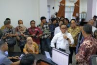 Saat MenPAN-RB Abdullah Azwar Anas didampingi Penjabat (Pj) Gubernur Jawa Timur, Adhy Karyono dan Bupati Trenggalek Mochamad Nur Arifin tinjau gedung Mal Pelayanan Publik.