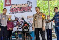 Kapolres Trenggalek AKBP Indra Ranu Dikarta saat rilis Program Jangan Golput Berhadiah Sepeda Motor.