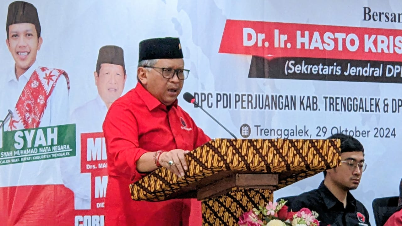 Saat Hasto semangati kader PDIP dari Trenggalek dam Tulungagung di Hall Hotel Jaas Trenggalek.