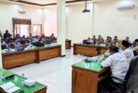Suasana rapat hearing antara anggota DPRD Trenggalek dengan perwakilan warga yang mempersoalkan rusaknya jalan penghubung antar Kecamatan Dongko dan Munjungan.