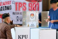 Proses pemungutan suara di TPS 901 yang merupakan satu-satunya TPS di Rutan Kelas IIB Trenggalek