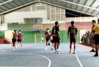 Pertandingan tim tim bola tangan Trenggalek saat ikuti Kejurprov Beach Handball 2024 di Blitar. (Foto: Istimewa)