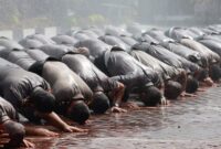 Sujud syukur personel Polres Trenggalek yang memperoleh kenaikan pangkat. (Foto : Fuad Akmal)