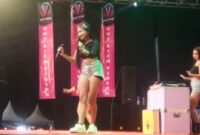 Perform Dj Ghea yang menyulut kontroversi netizen Trenggalek. (Screen Shot YouTube Ngetal Channel)