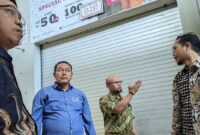 Ketua Komisi II DPRD Trenggalek bersama Diskomidag kelilingi Pasar Pon