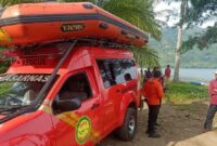 Mobil Basarnas Trenggalek tengah persiapan melakukan pencarian pemancing hilang di perairan Pantai Damas, Desa Karanggandu, Kecamatan Watulimo.