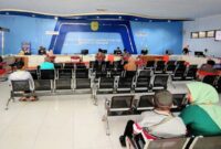 Situasi pelayanan di dalam kantor Dinas Kependudukan dan Pencatatan Sipil Trenggalek. (Foto : googlelocalguide / Hesti Pita)