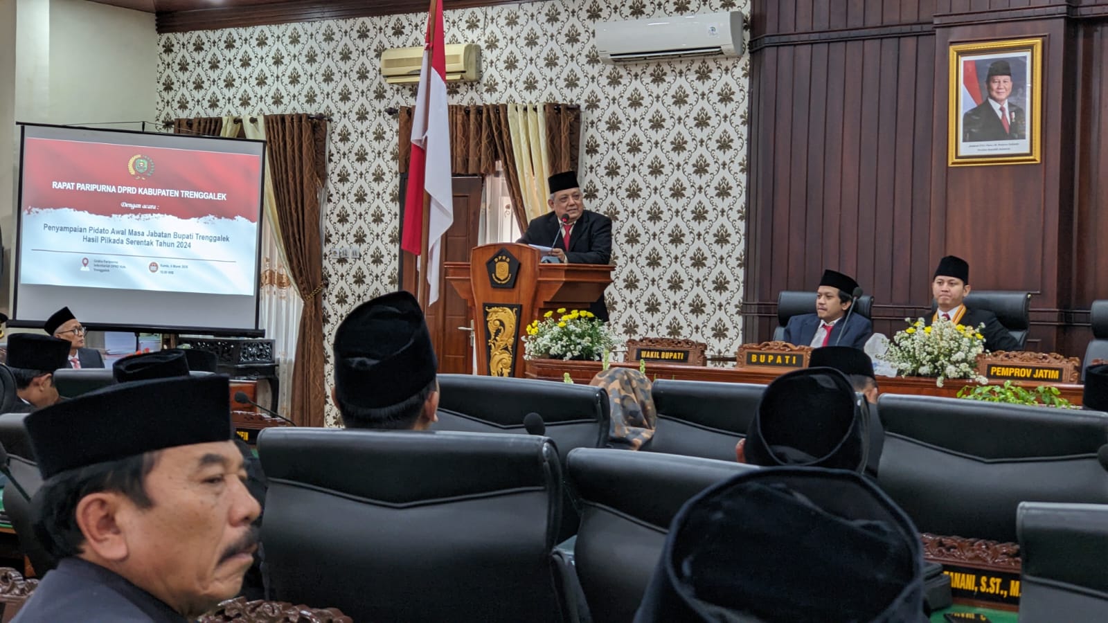 Asisten Perekonomian Dan Pembangunan Setda Pemprov Jatim Joko Irianto bacakan pidato Gubernur Jawa Timur Khofifah Indar Parawansa.