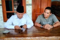 Kades Sukowetan, Sururi bersama Ketua Panitia Purwito klarifikasi revisi surat pemberitahuan.