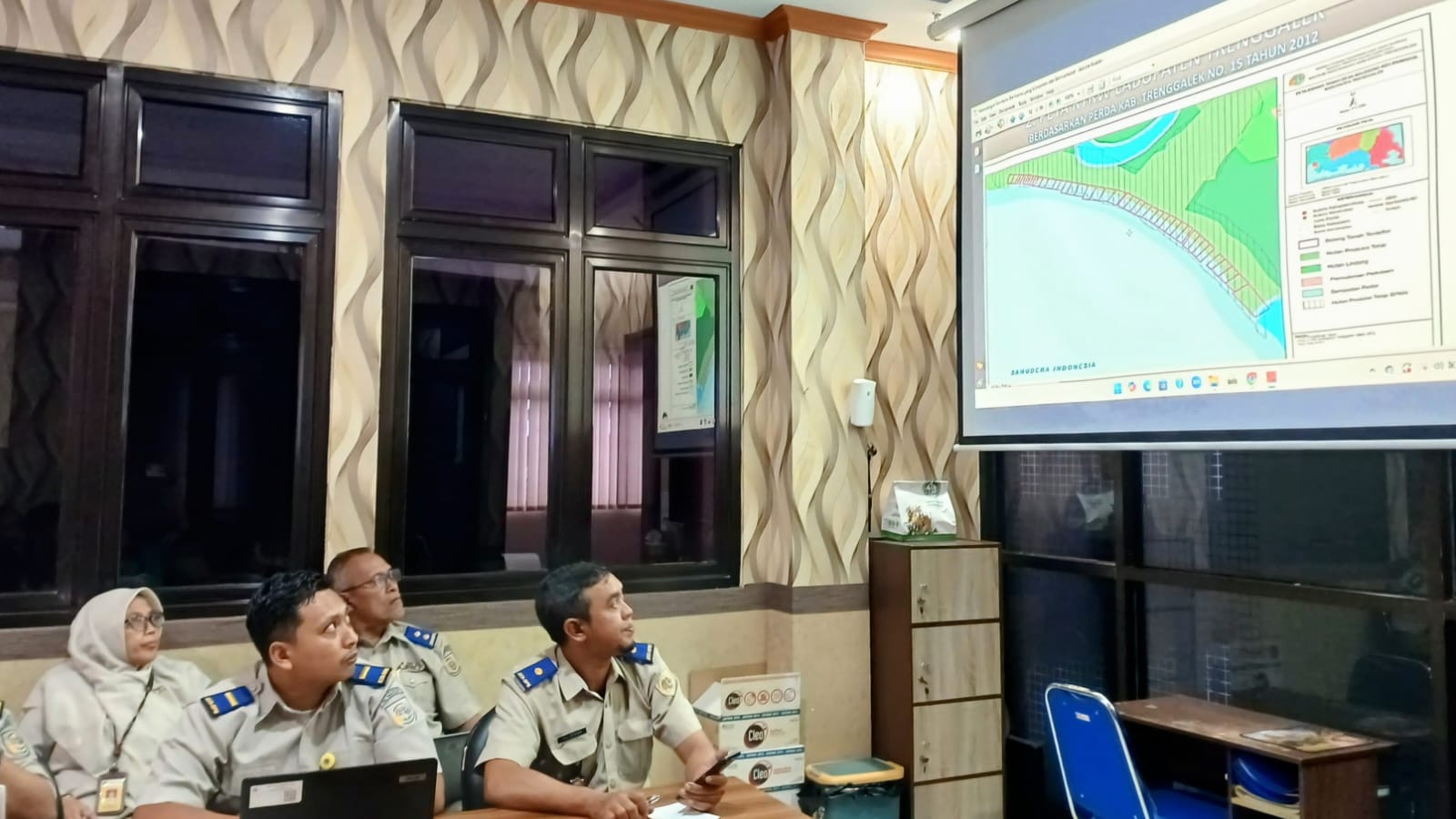 Kepala Kantor Pertanahan ATR/BPN Kabupaten Trenggalek, Agus Purwanto klarifikasi di media massa.