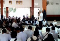 Sekretaris Daerah (Sekda) Trenggalek, Edy Soepriyanto bicara didepan ratusan (CPPPK) di Pendopo Manggala Praja Nugraha. (Khoiri)