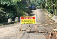 Rambu-rambu jalan yang dipasang sindir Pemerintah