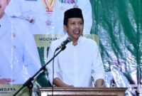 Saat Syah Mohamad Natanegara mengisi sambutan dalam kegiatan pelepasan dan bimbingan manasik haji di Hall Majapahit Hotel Hayam Wuruk. (Prokopim TGX)