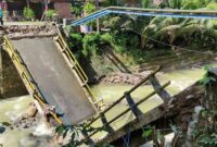 Salah satu jembatan rusak di Kecamatan Munjungan
Rabu (04/06/2025) malam. Jembatan ini merupakan penghubung Kecamatan Munjungan dengan Kecamatan Watulimo.