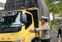 Satlantas Polres Trenggalek razia kendaraan Over Dimension Over Load (ODOL) di perbatasan Trenggalek - Ponorogo.