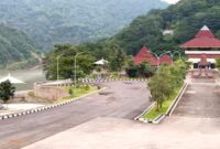 Anjungan Cerdas Bendungan Tugu Trenggalek yang berada di jalur nasional Trenggalek-Ponorogo.