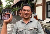 Sekretaris APKLI Trenggalek, Gaguk Susilo Atmojo saat dikonfirmasi awak media di halaman kantor Sekretariat Daerah, Selasa (29/7/2025).