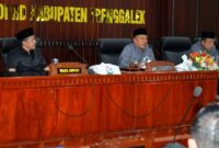 Situasi rapat Paripurna dengan agenda penyampaian PU Fraksi terhadap Ranperda APBD Perubahan 2025.