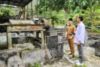 Bupati Trenggalek Mochamad Nur Arifin dampingi Rektor UB tinjau Pabrik Kopi Van Dilem di Kecamatan Bendungan. (Foto: Prokopim TGX)