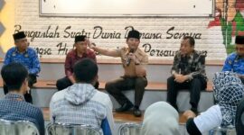 Bupati Trenggalek Mochamad Nur Arifin temui korban Koperasi Madani di Gedung Bhawarasa lantai dua.