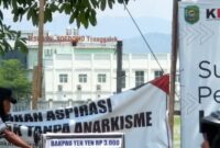 Dari Pertigaan Widowati nampak gedung RSUD dr Soedomo Trenggalek.