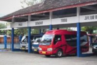 Suasana halaman terminal MPU Trenggalek