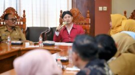 Saat Bupati Trenggalek Mochamad Nur Arifin rapat monitoring dan evaluasi pencegahan dan penanggulangan perkawinan anak bersama Pemerintah Provinsi Jawa Timur, Senin (24/11/2025).