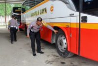 Satlantas Polres Trenggalek lakukan Ramp Check terhadap armada bus di sejumlah pool.