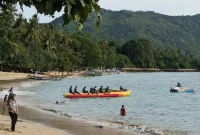 Suasana pantai Karanggongso, Sabtu (27/12/2025).